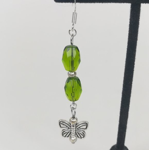 Handmade green glass beaded butterfly earrings - Picture 2 of 2